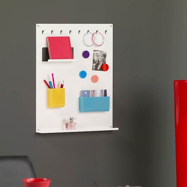 Hvit magnetisk nøkkelholder/-tavle m. tilbehør 